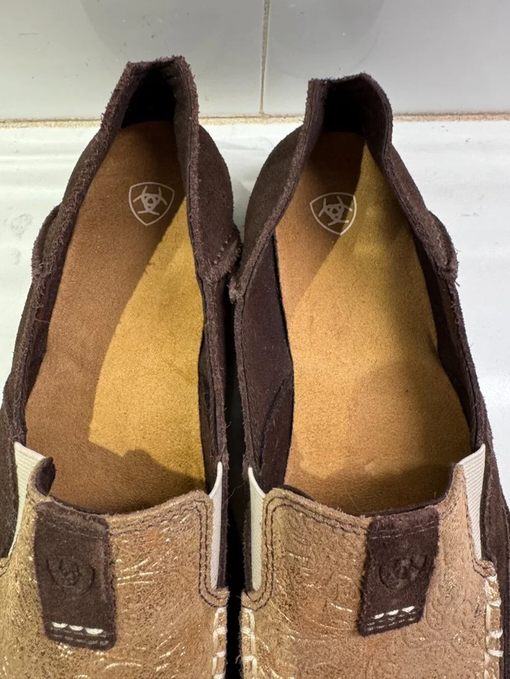 Ariat Cruiser Azteca Suede Brown Leather Loafers Womens 10B Metallic Embossed To